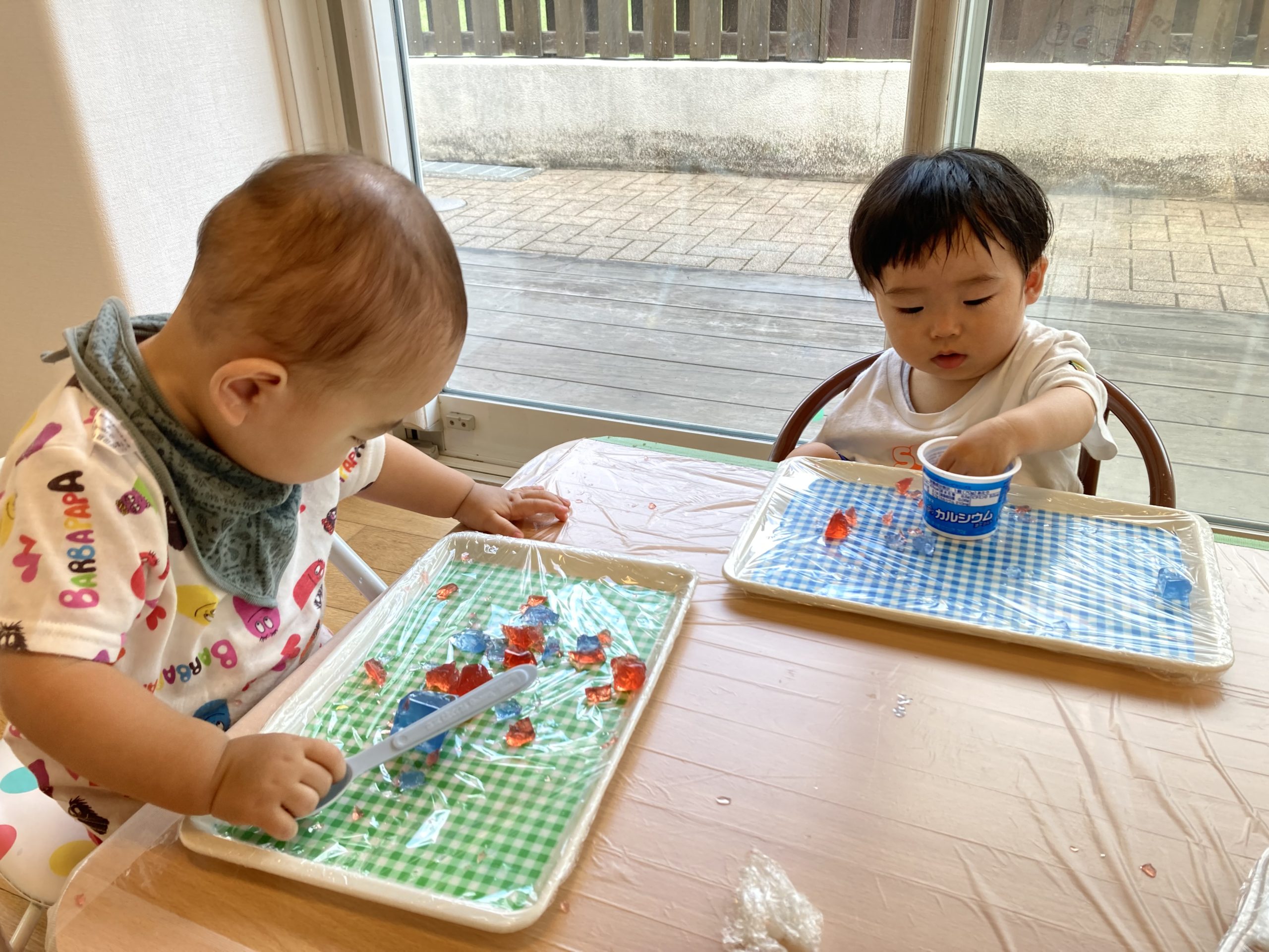 感触遊び＆絵画活動（0歳児） | 保育園・東京日の出町・あきる野市
